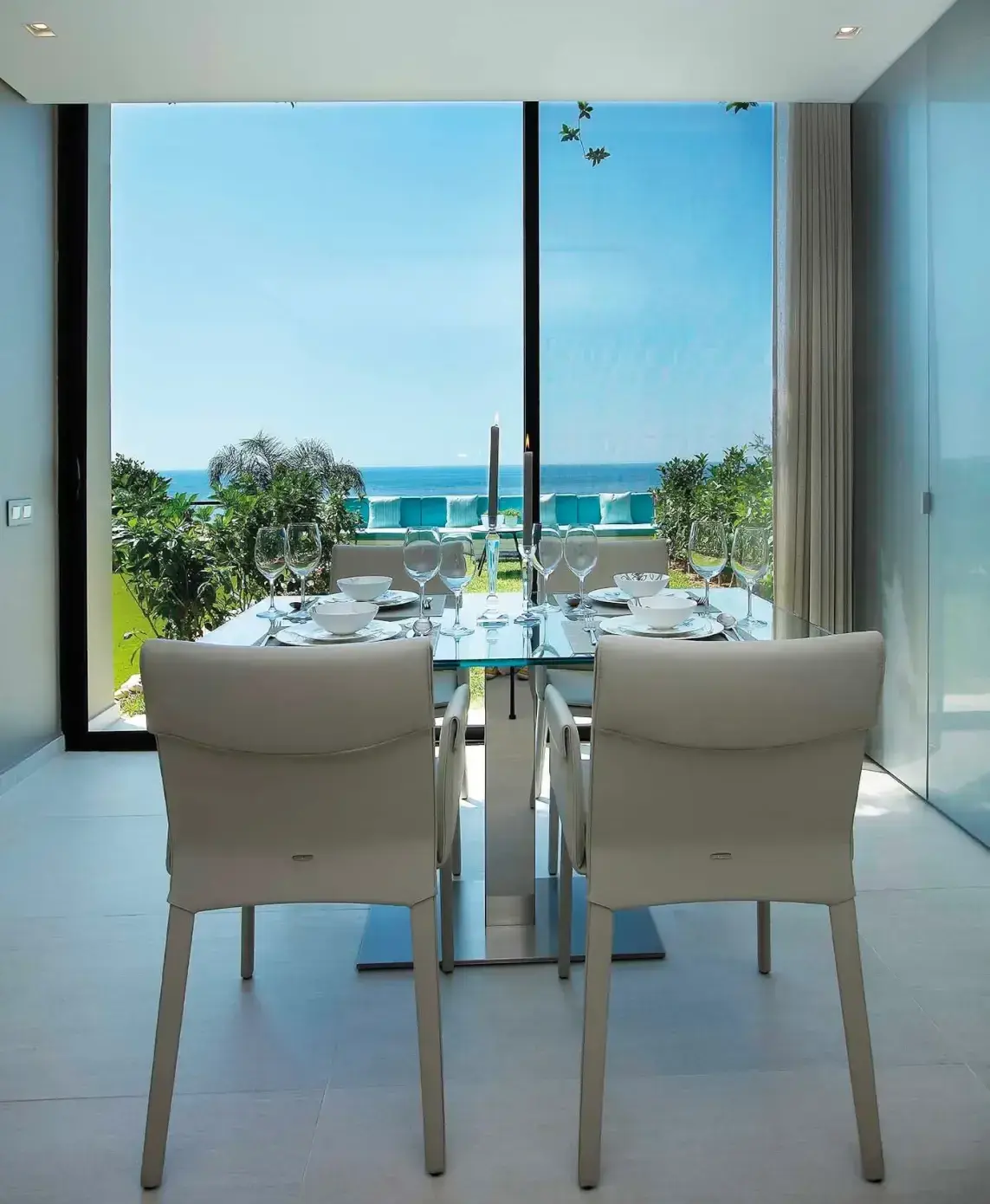 Holiday Beach — interior by Habib Wehbe, photo 9 of 11
